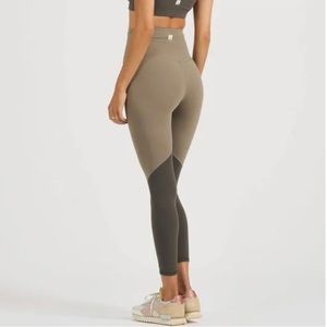 Vuori Colorblock Studio Leggings - XS